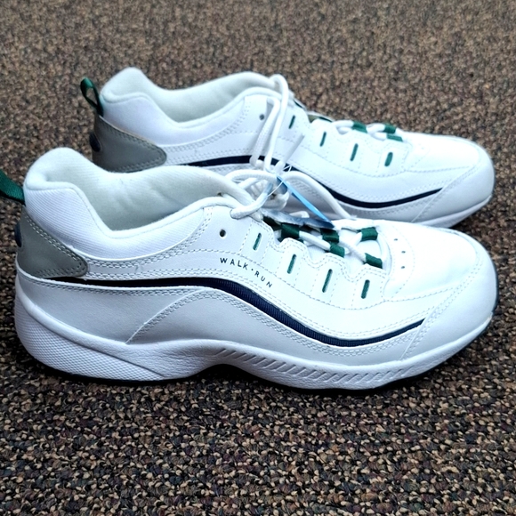 Easy Spirit Romy Walking Sneaker White NWOT Size 8.5 - Picture 1 of 7